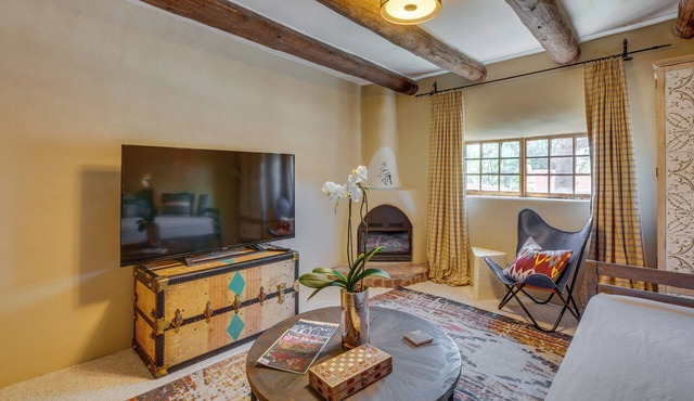 Beautiful Historic Adobe Home ~ 3 Mi to Taos Plaza
