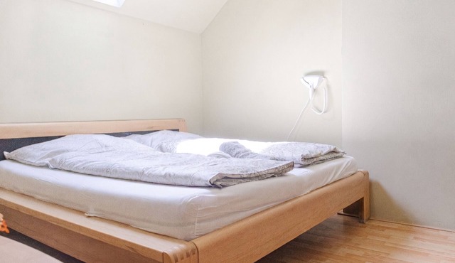 Beautiful Room in Shared Villa | Garden & Parking