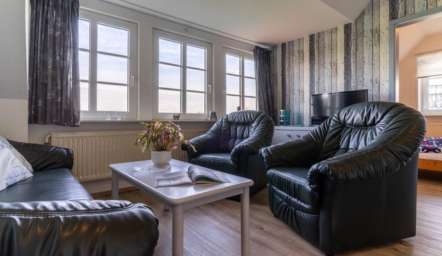 Beautiful vacation apartment on a horse farm on the edge of the harbor town of Tönning