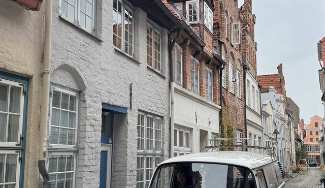 Beautiful vacation home with garden in the old town and private parking space