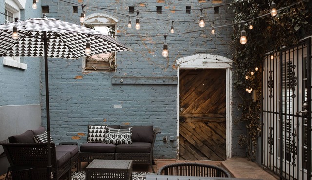 Beautifully Remodeled Carriage House In Denver