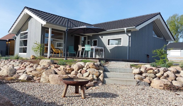 Behagliches Holzhaus mit Sauna im Skandi-stil am Großen Zechliner See