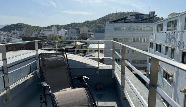 Best cosmetics! One building rental for up to 14 people, kettle bath, cypress bath, kitchen, automatic mah-jongg table, rooftop terrace, cyclist, about between station and downtown EarthVelo Nakasu Market