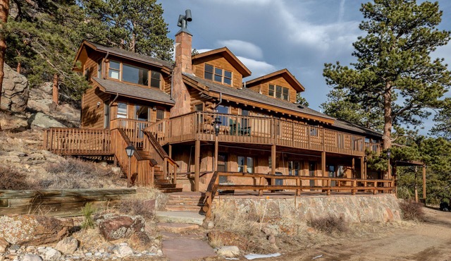 Bishop's Retreat - Historic Log Home - Panoramic Mountain Views - 20-NCD0237