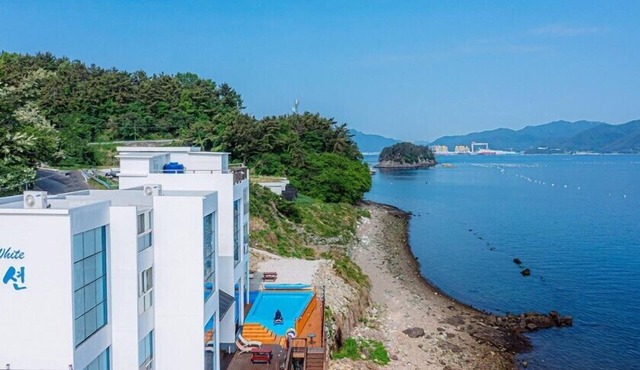 Blue and white pension