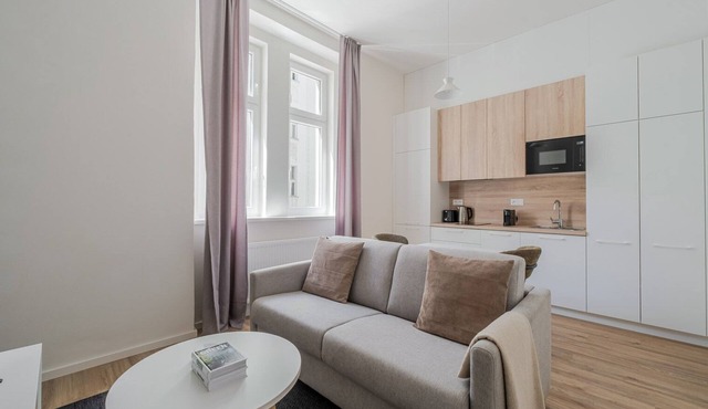 Blueground | Holešovice, city view, nr Vltava (PRG-53)