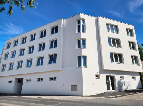 Brand New studio apartment #20 near center with FREE street parking