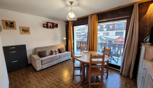 Bright central apartment, up to 4 people, balcony