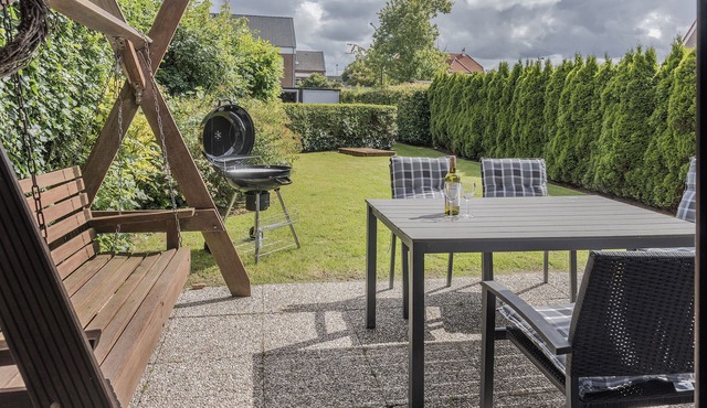 Bright vacation home for families: with 3 bedrooms, loft studio, new kitchen and