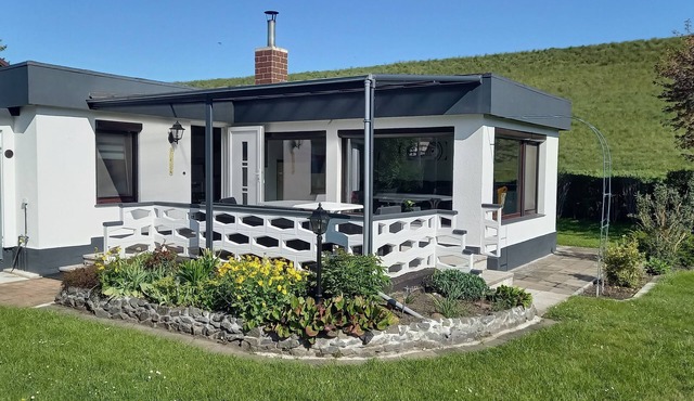 Bungalow on the edge of Leipzig's floodplain forest & right on the Saale-Leipzig Canal