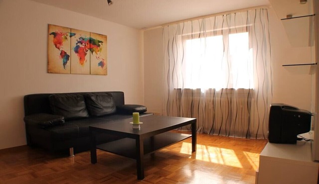 Business or vacation, central 80sqm apartment near Mercedes-Benz/Bosch/Porsche