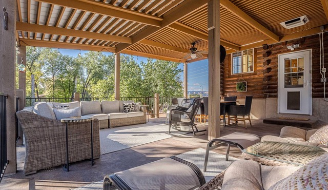 Cabin: Private Pool, Luxury Log Home