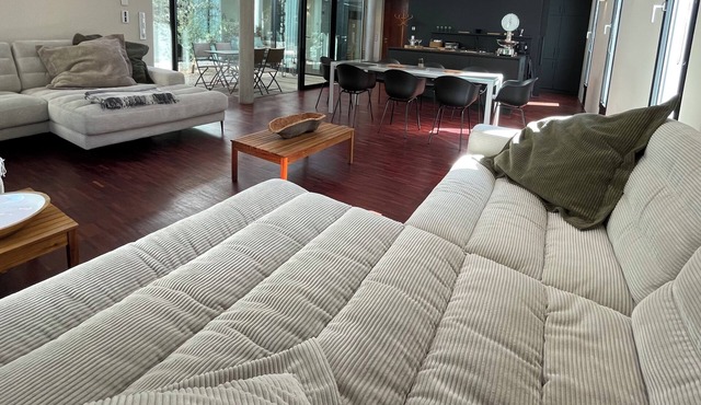 Casual luxury, close to the forest: 180 sqm atrium apartment in top villa area