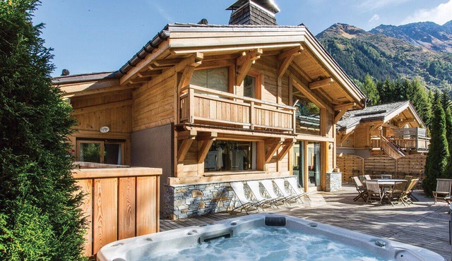 Chalet Cristal – Mont Blanc View, Jacuzzi, Close to the Grands Montets