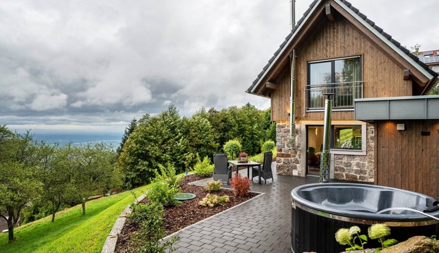 Chalet 'Waldlux Luxus-Brennhus' with Mountain Views, Private Terrace and Wi-Fi