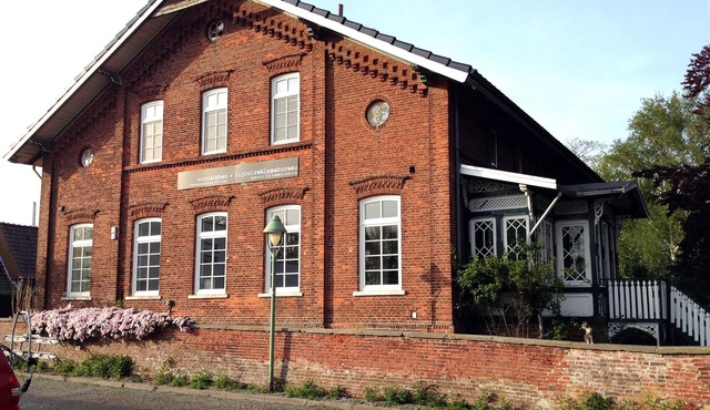 Charming apartment in historic walls directly behind the dike!