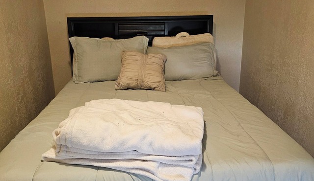 Charming 2-bedroom house in awesome Idaho Springs with WiFi.