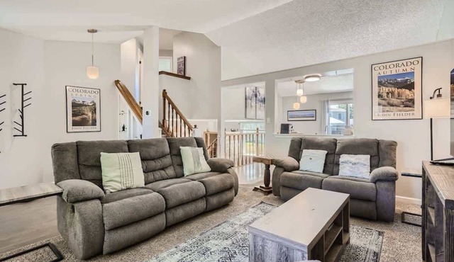Charming 3 BDR Home w/Hot Tub & Sauna