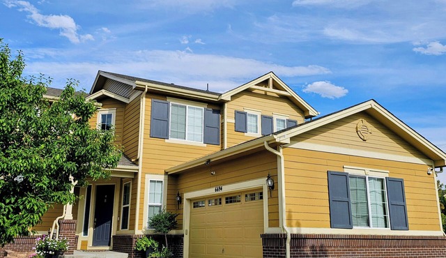 Charming 3-bedroom house w/AC, high speed internet, private office near Airport