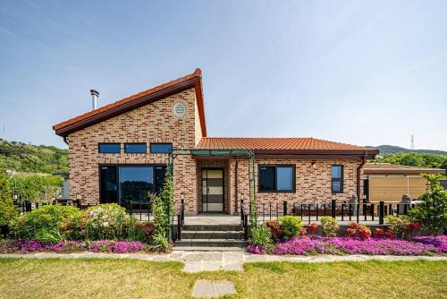 Cheongdo Group Pension Peach Blossom Pension