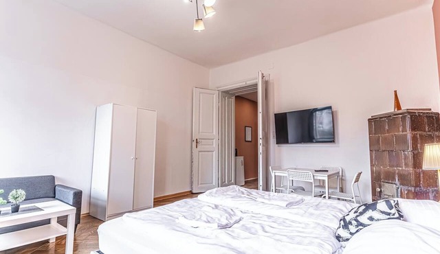 Chic 1BR Apartment Near AKH Center