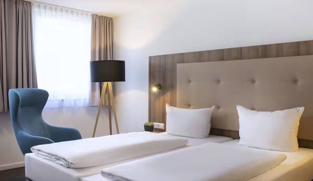Chic Getaway | Pet Friendly Stay | Near Zoo Wilhelma - 4.4 miles | Parking