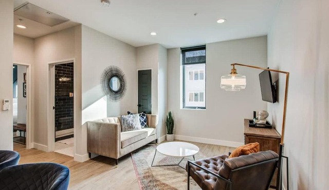 Chic Tennyson St Retreat - Walk to Shops & Cafes