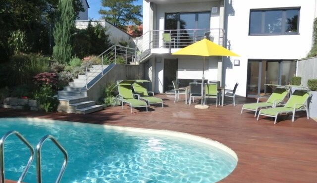 City and university apartment with pool in top location