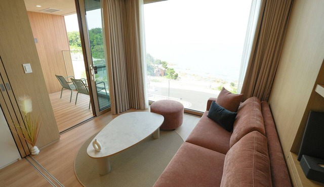 Cliffbeach Resort&Pool Villa