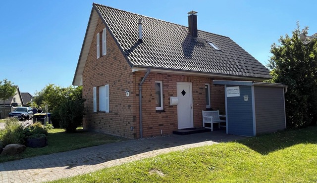 Comfort House (5 people) just 200 meters from the beach - with fireplace & beach chair