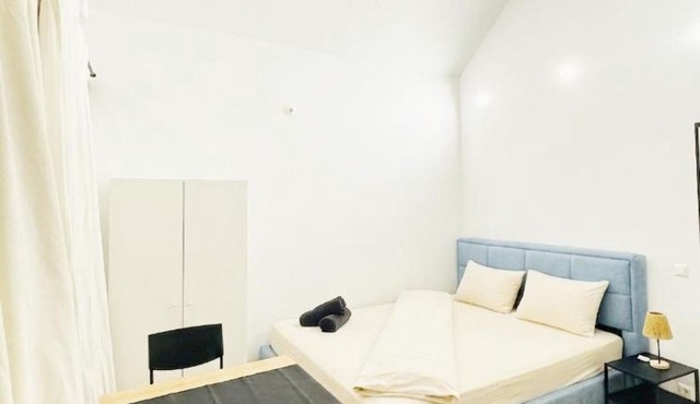 Comfortable 5BR Apt for 13 Near Liesing Station