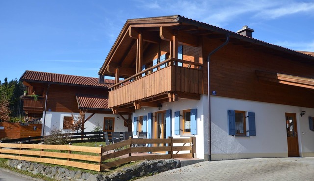 Comfortable vacation home with fireplace, balcony and garden near Lechbruck am See