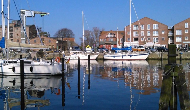 Comfortable vacation home on the 2nd floor with harbor view, balcony and sea view in Orth