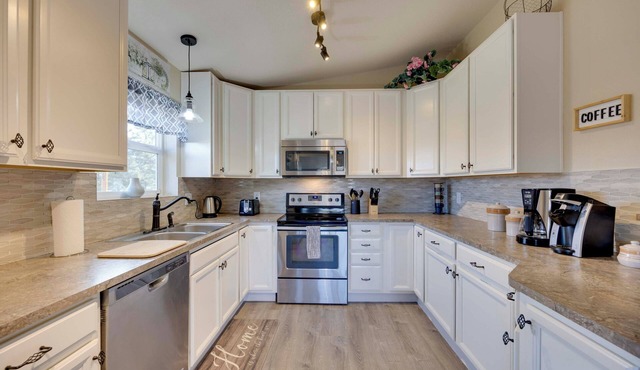 Comforting Woodland Park Home w/Fire Pit!