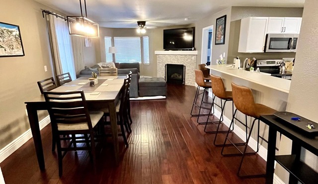 Comfy ski condo with convenient hot tub access. Close to Beaver Creek and Vail!