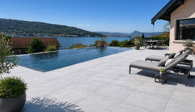 Contemporary villa with 180° lake view pool