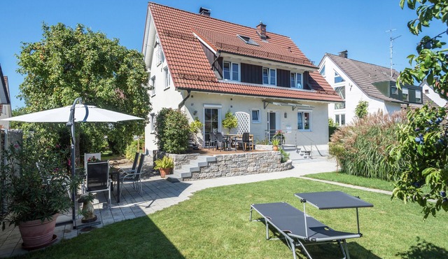 Cosy Attic Apartment “Haus Sonnenschein” with Wi-Fi, Terrace & Garden