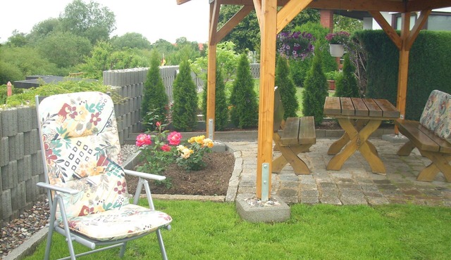 Cottage in the countryside, approx 56 m², separate land, port and town center