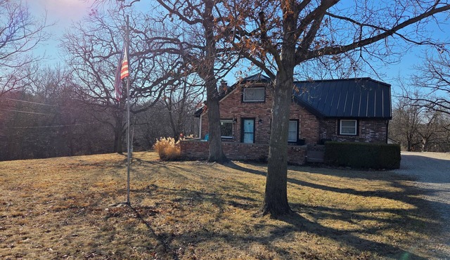 Country Quiet in the City - Easy Access to Legends & Downtown - 4 BR Brick Home