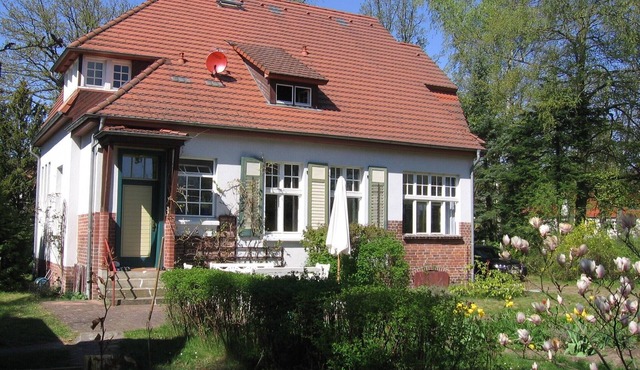 Country villa with garden, private jetty, rowing boat and sauna