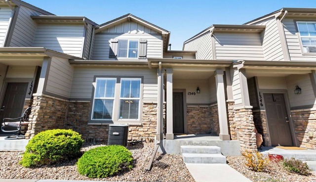 Cozy 2-bedroom townhome in pleasant Monument with AC
