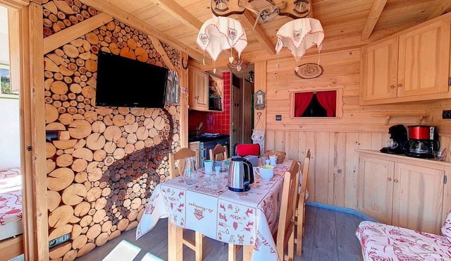 Cozy 2-room apartment with Western balcony, near slopes
