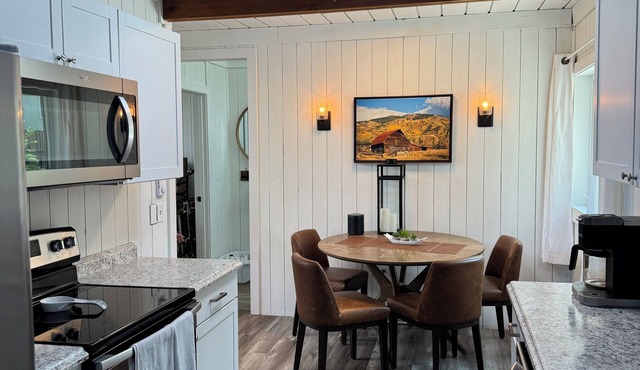 Cozy 4-bedroom chalet in fabulous Steamboat Springs walking distance to Skiing