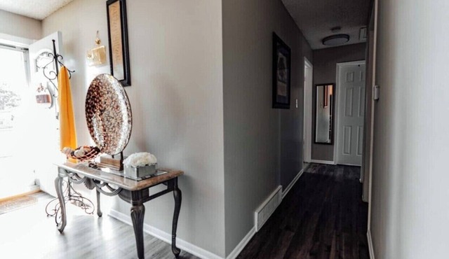Cozy 5-Bedroom Home in Aurora! Perfect blend of comfort & convenience