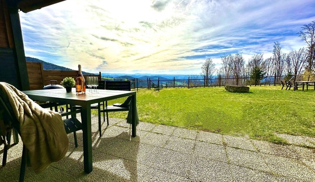 COZY Alpine-view Mountain BUNGALOW + BIG Garden + NETFLIX!