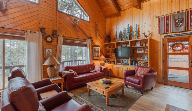 Cozy Cabin | New Hot Tub! Near Shopping, Dining, Skiing, Golfing
