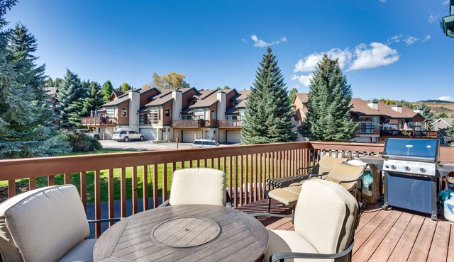 Cozy Colorado Retreat w/Deck, Grill & Pool Access