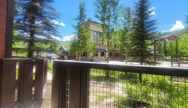 🚴Cozy condo at Granby Ranch! Ski in/out, 30 seconds to lift, coffee, & après!⛷️