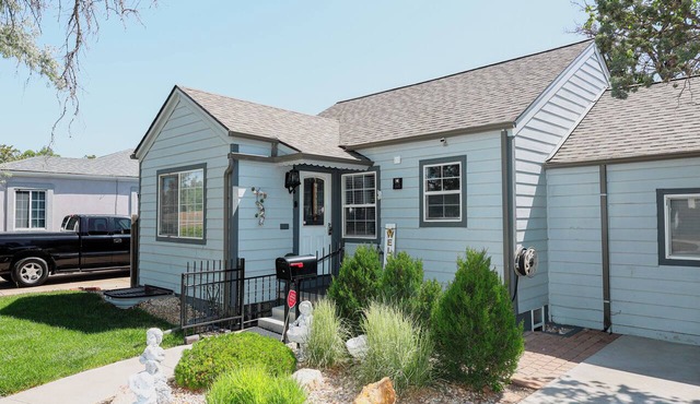 Cozy & convenient 3-bedroom stay just outside downtown