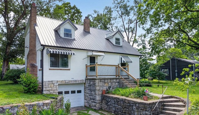 Cozy Cottage with Vintage Charm